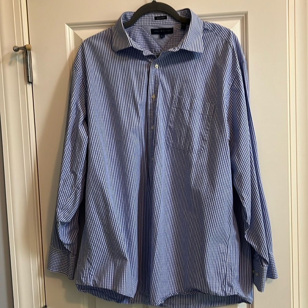 Very nice casual shirt in excellent condition.